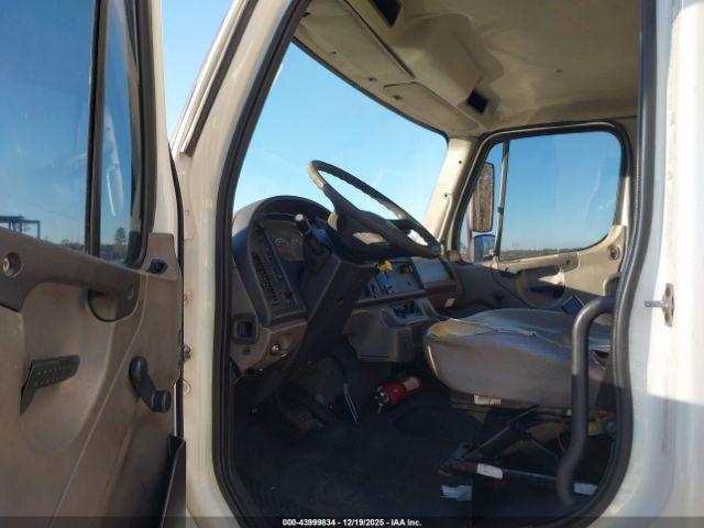 Freightliner M2 106 Medium Duty Image 5