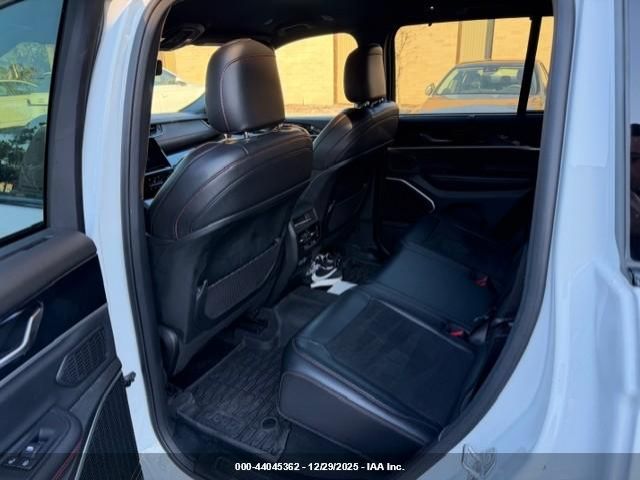 Jeep Grand Cherokee Trailhawk 4x4 Image 11