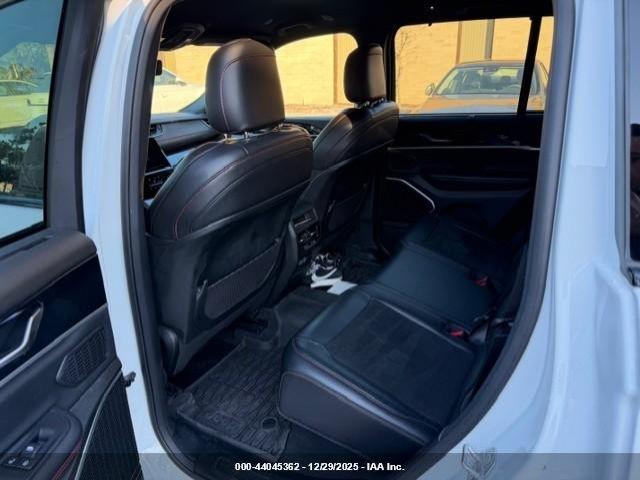 Jeep Grand Cherokee Trailhawk 4x4 Image 11