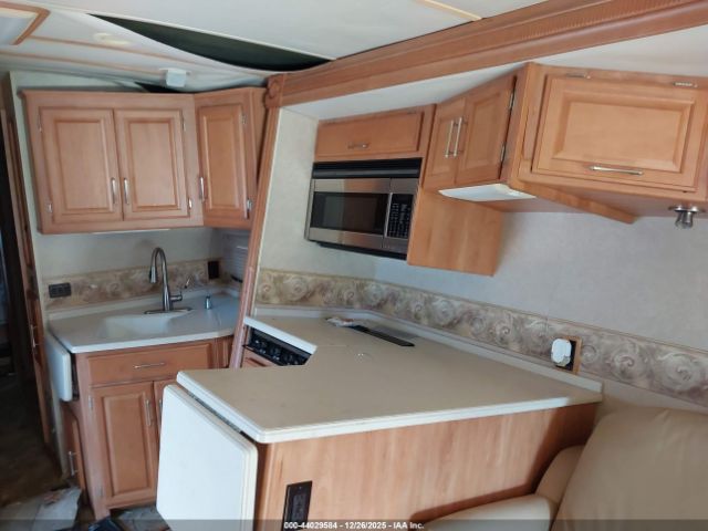 Workhorse Custom Cha Motorhome Chassis W24 Image 9