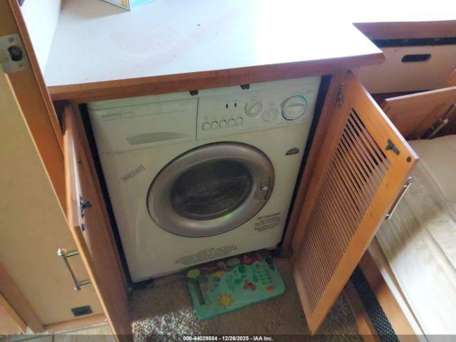 Workhorse Custom Cha Motorhome Chassis W24 Image 17