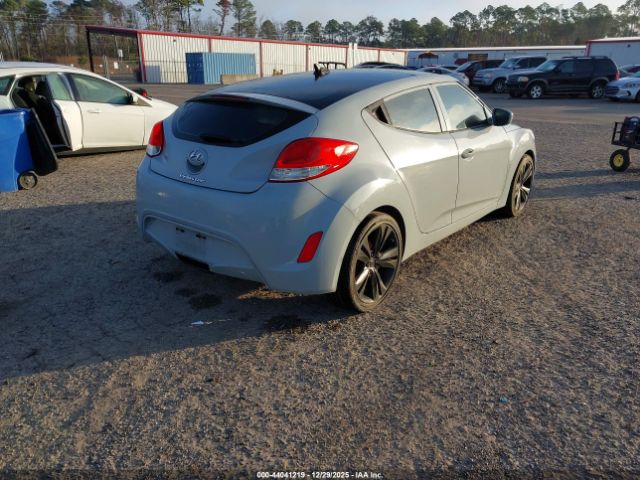 Hyundai VELOSTER Image 2