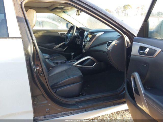 Hyundai VELOSTER Image 3