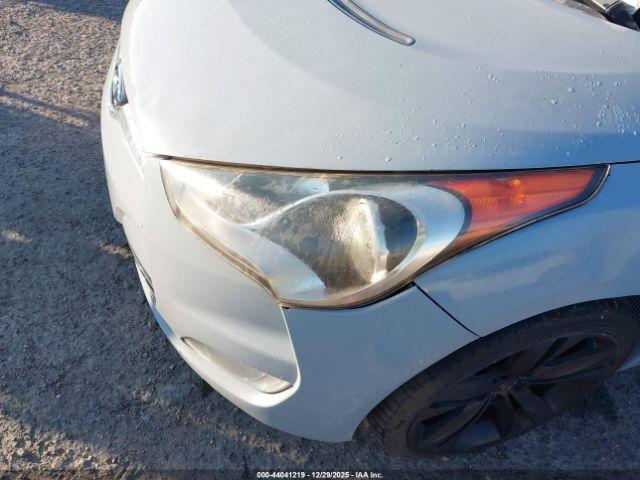 Hyundai VELOSTER Image 9