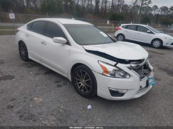  Salvage Nissan Altima