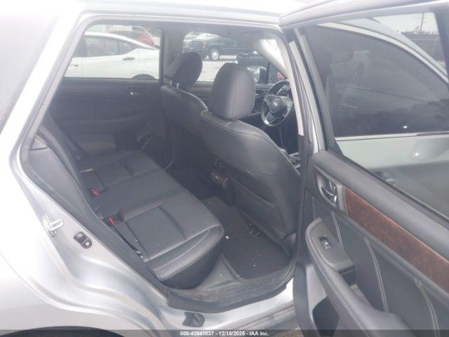 Subaru Outback 2.5i Limited Image 2