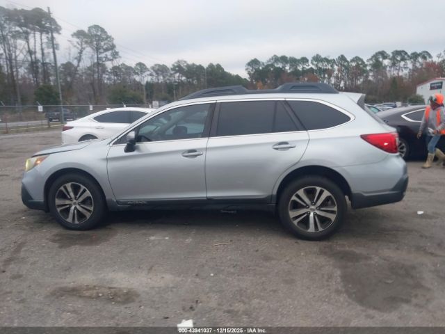 Subaru Outback 2.5i Limited Image 8