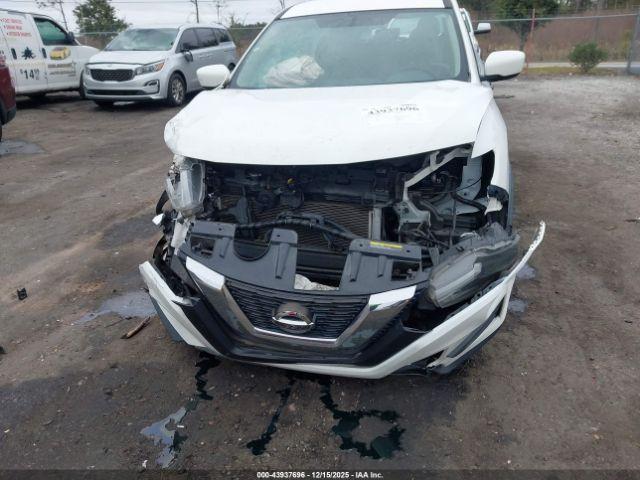 Nissan Rogue S Image 7