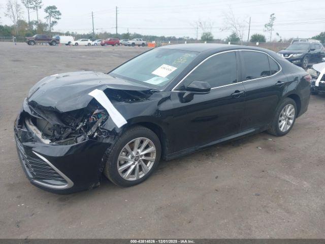 Toyota Camry Le Image 6