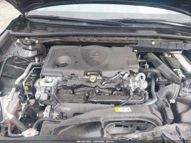 Toyota Camry Le Image 5