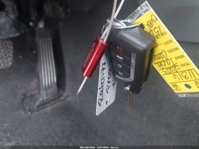 Toyota Camry Le Image 3