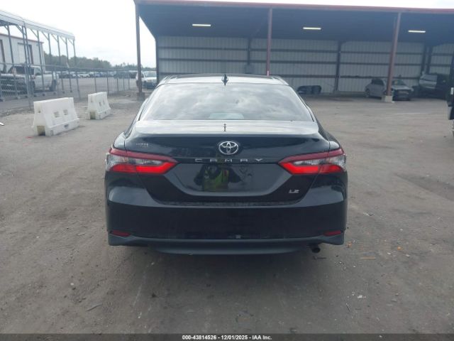 Toyota Camry Le Image 14