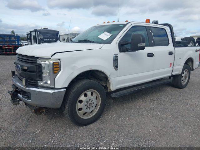 Ford F-350 Xl Image 2