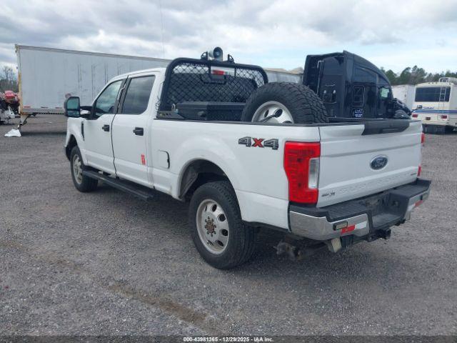 Ford F-350 Xl Image 3