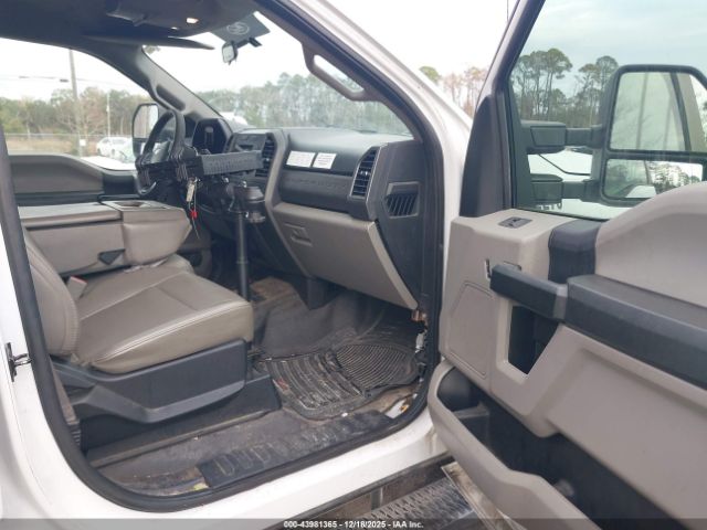 Ford F-350 Xl Image 4