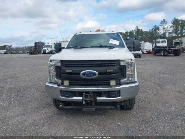 Ford F-350 Xl Image 7
