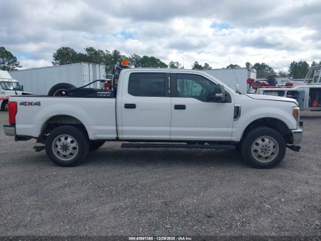 Ford F-350 Xl Image 11
