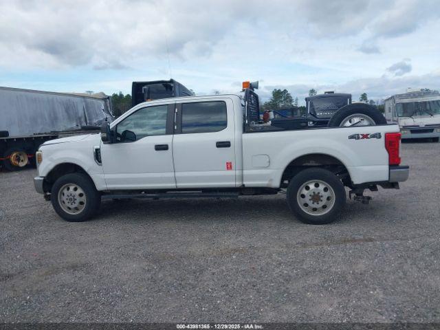 Ford F-350 Xl Image 14