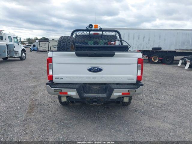 Ford F-350 Xl Image 13