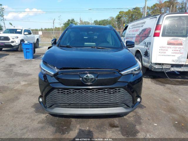 Toyota Corolla Xse Image 8