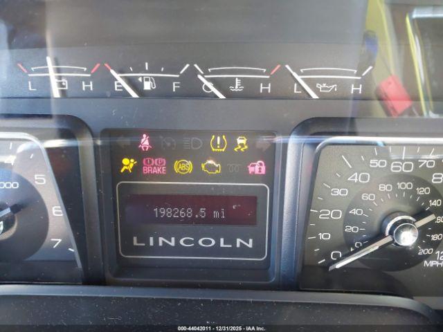 Lincoln Navigator Image 8