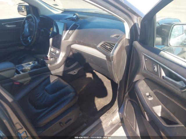 Ford Edge Titanium Image 8