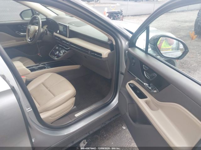 Lincoln Corsair Reserve Image 2