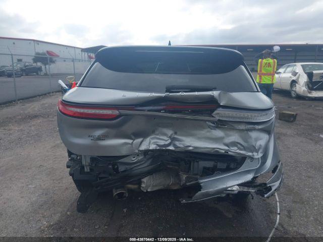 Lincoln Corsair Reserve Image 8