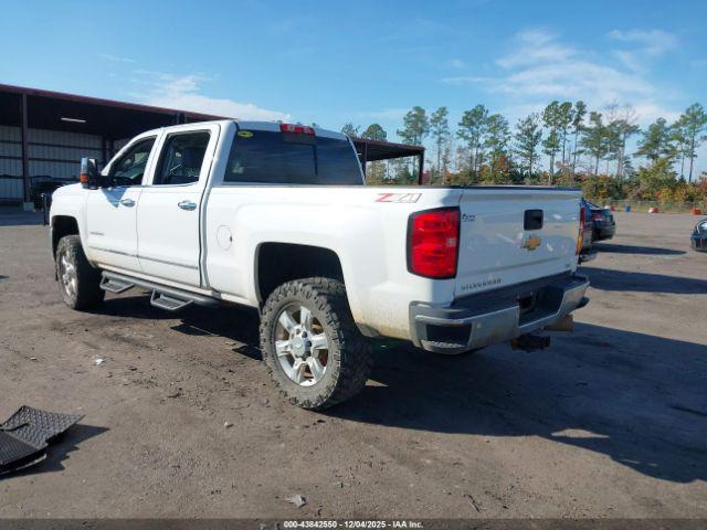 Chevrolet Silverado 2500 Ltz Image 3