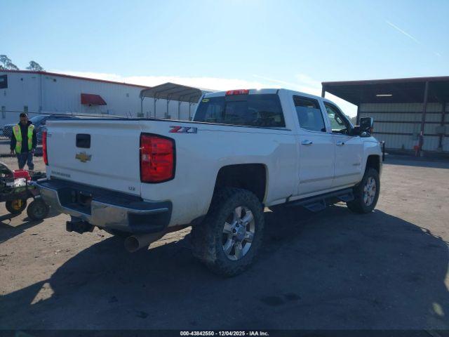 Chevrolet Silverado 2500 Ltz Image 13