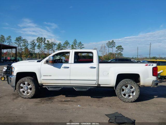 Chevrolet Silverado 2500 Ltz Image 8