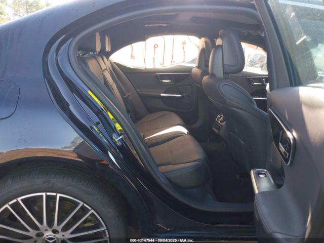 Mercedes-Benz C-Class Image 15