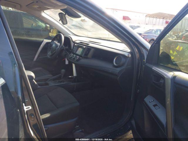 Toyota RAV4 Le Image 2