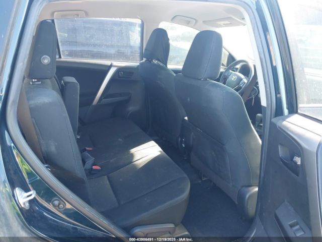 Toyota RAV4 Le Image 17