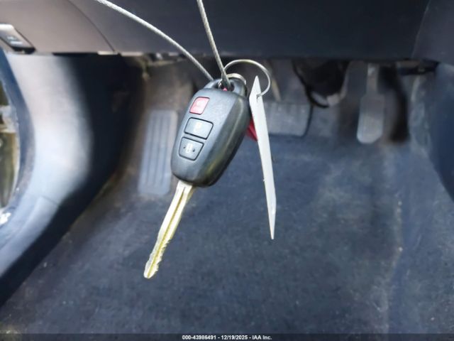 Toyota RAV4 Le Image 13