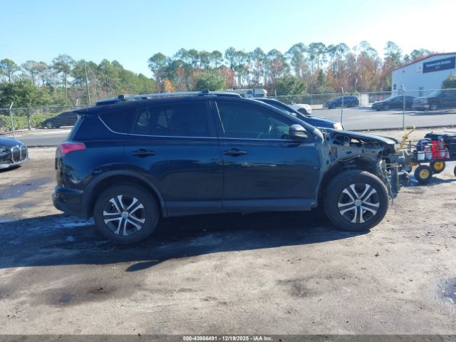 Toyota RAV4 Le Image 4