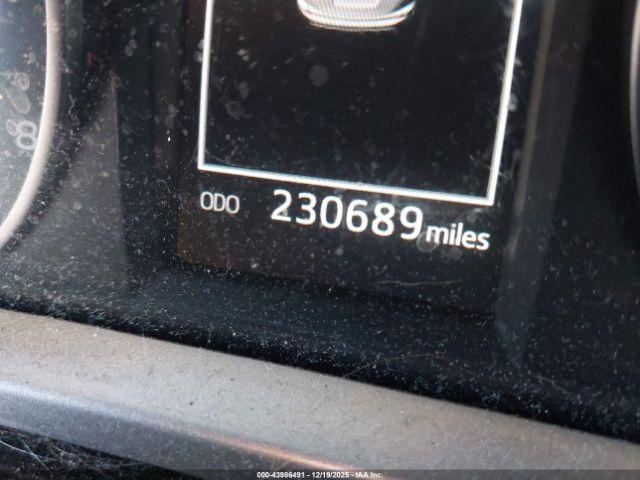 Toyota RAV4 Le Image 12