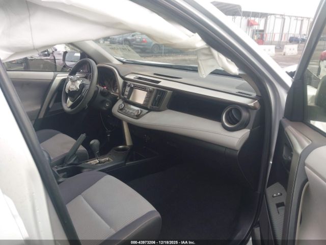 Toyota RAV4 Xle Image 6