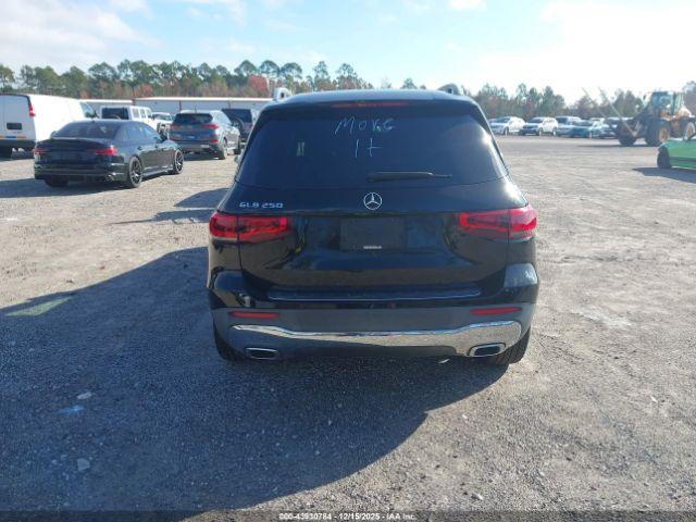 Mercedes-Benz GLB Image 14