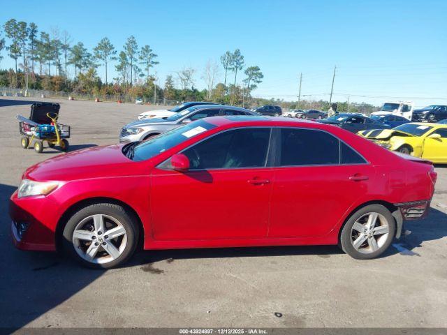 Toyota Camry Se Image 12