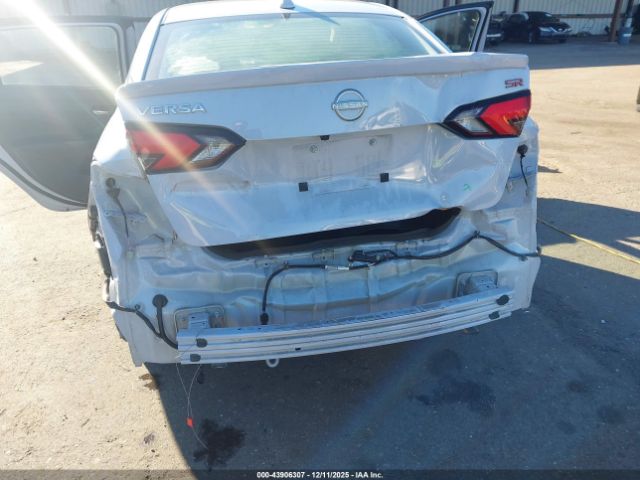 Nissan Versa 1.6 Sr Image 2