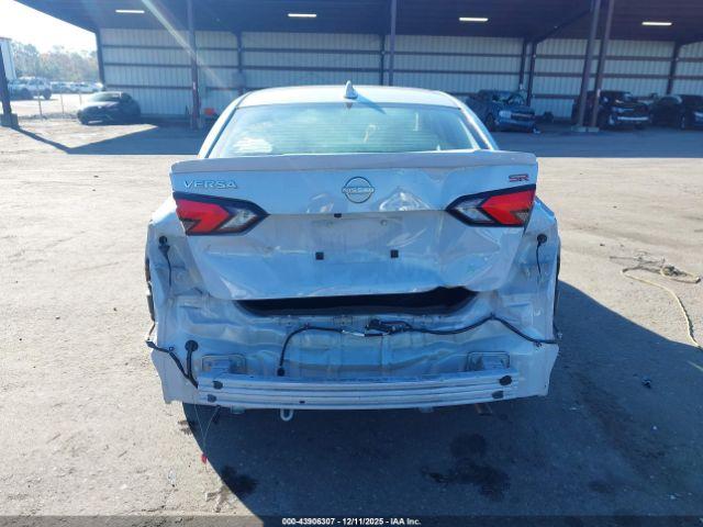 Nissan Versa 1.6 Sr Image 14