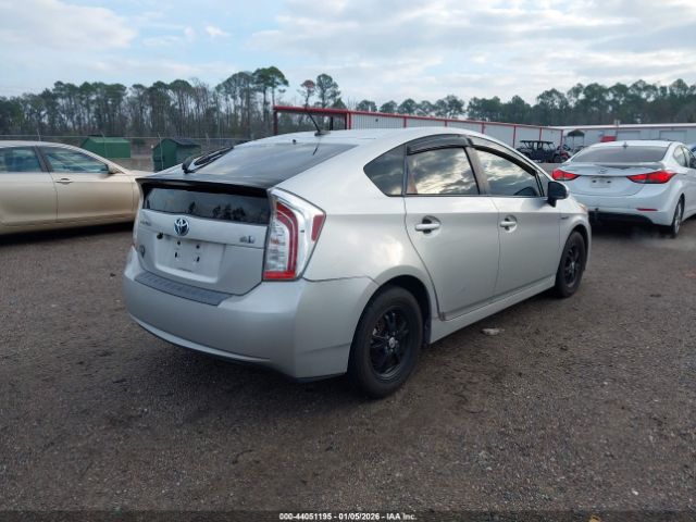 Toyota Prius Two Image 6