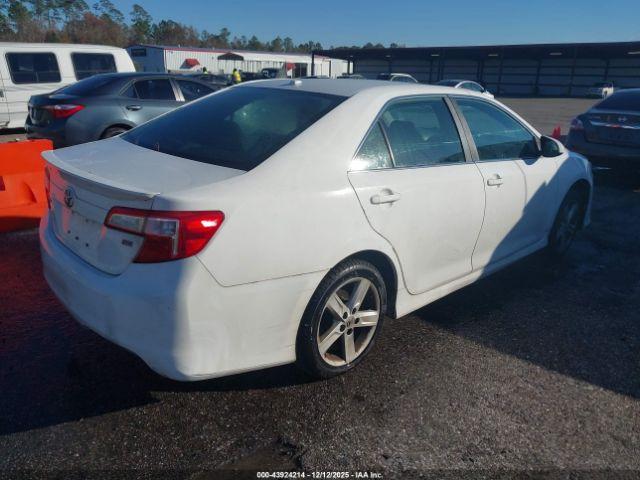 Toyota Camry Se Image 6