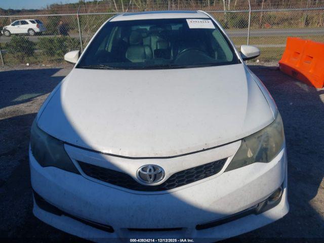 Toyota Camry Se Image 8