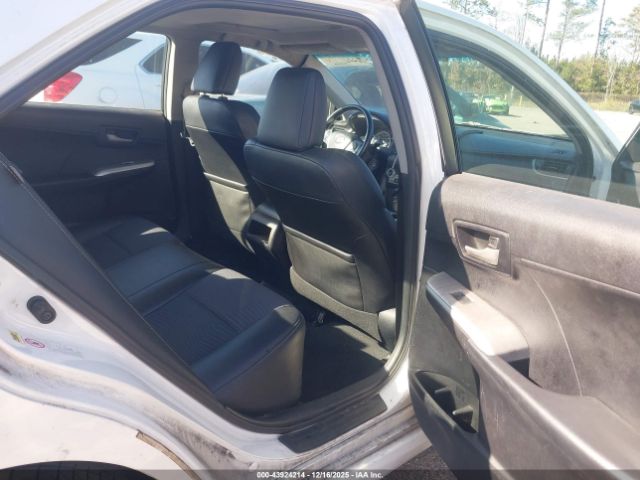 Toyota Camry Se Image 9