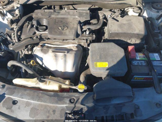 Toyota Camry Se Image 11