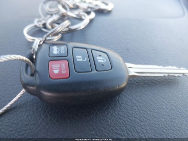 Toyota Camry Se Image 10