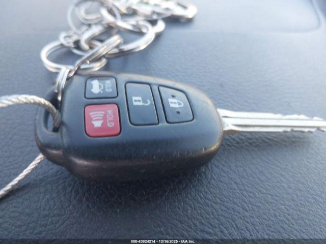 Toyota Camry Se Image 10