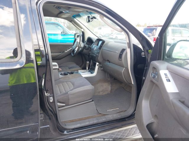 Nissan Pathfinder Sv Image 3